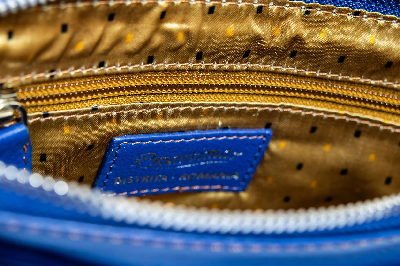 Borseta de mana de barbati din piele naturala de vitel box superioara, Protectie RFID 10777 , 4 buzunare , 4 sloturi carduri