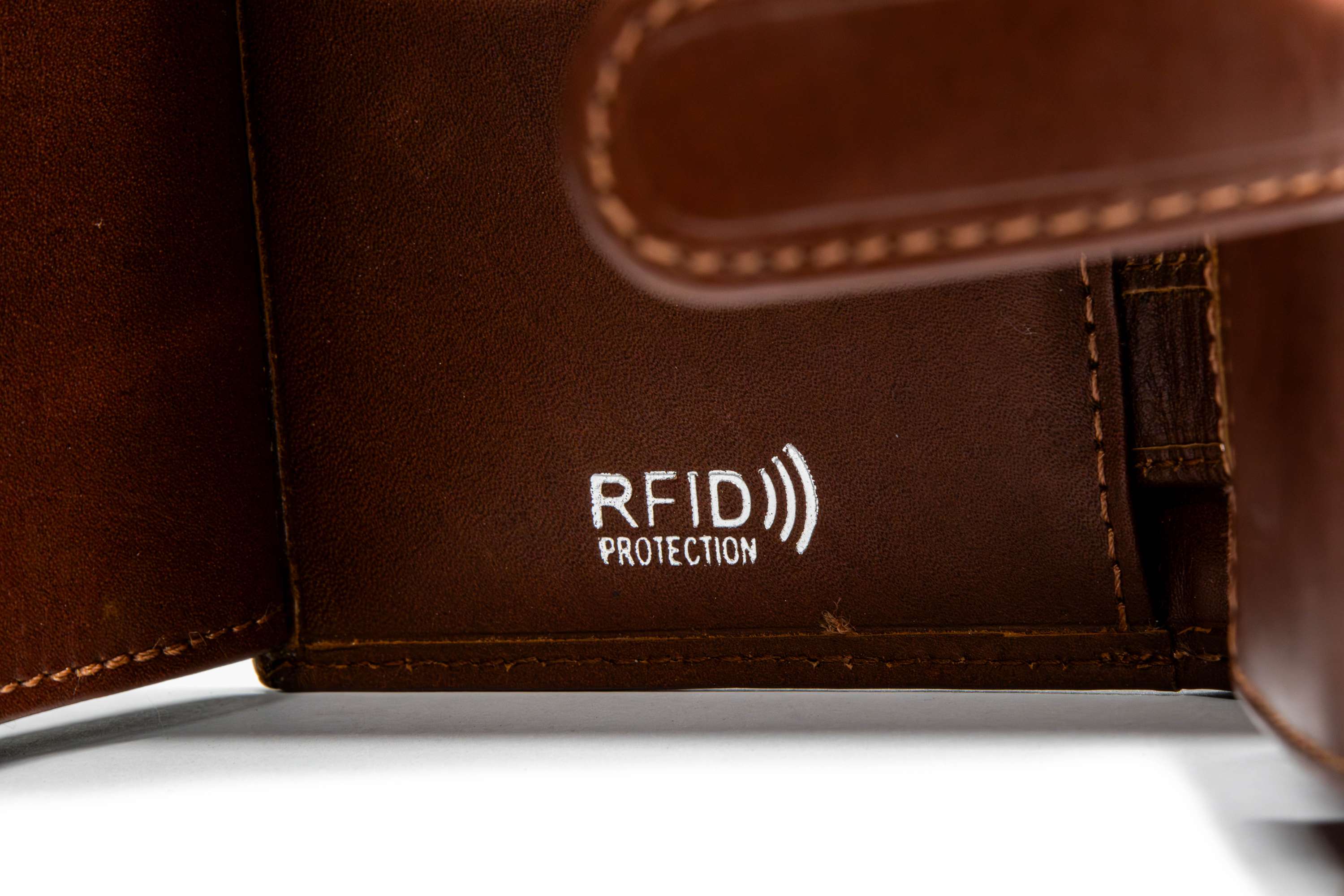 Portofel barbati din piele naturala  tabacit vegetal cu protectie RFID